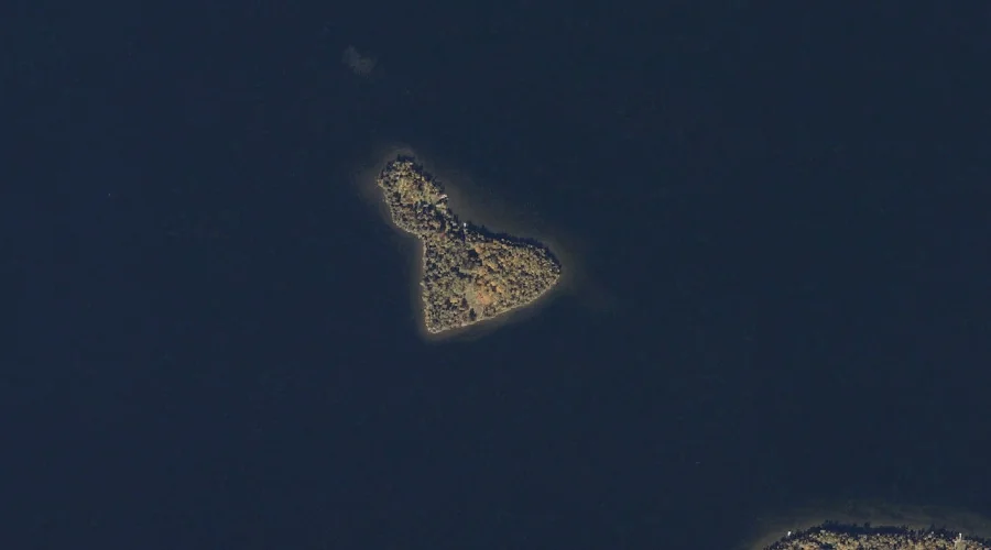 Maneskootuk Island